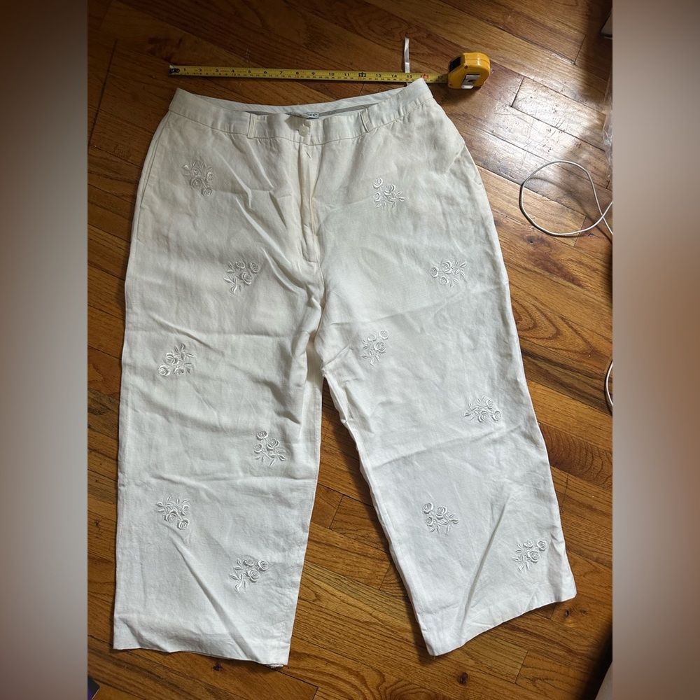 Embroidered Cream Cropped Pants
Jillian Jones